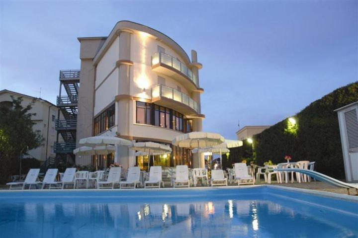 Hotel Capitol San Mauro Mare المظهر الخارجي الصورة