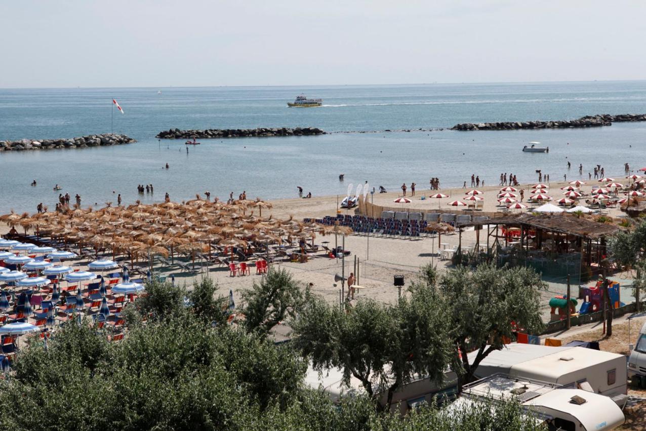 Hotel Capitol San Mauro Mare المظهر الخارجي الصورة