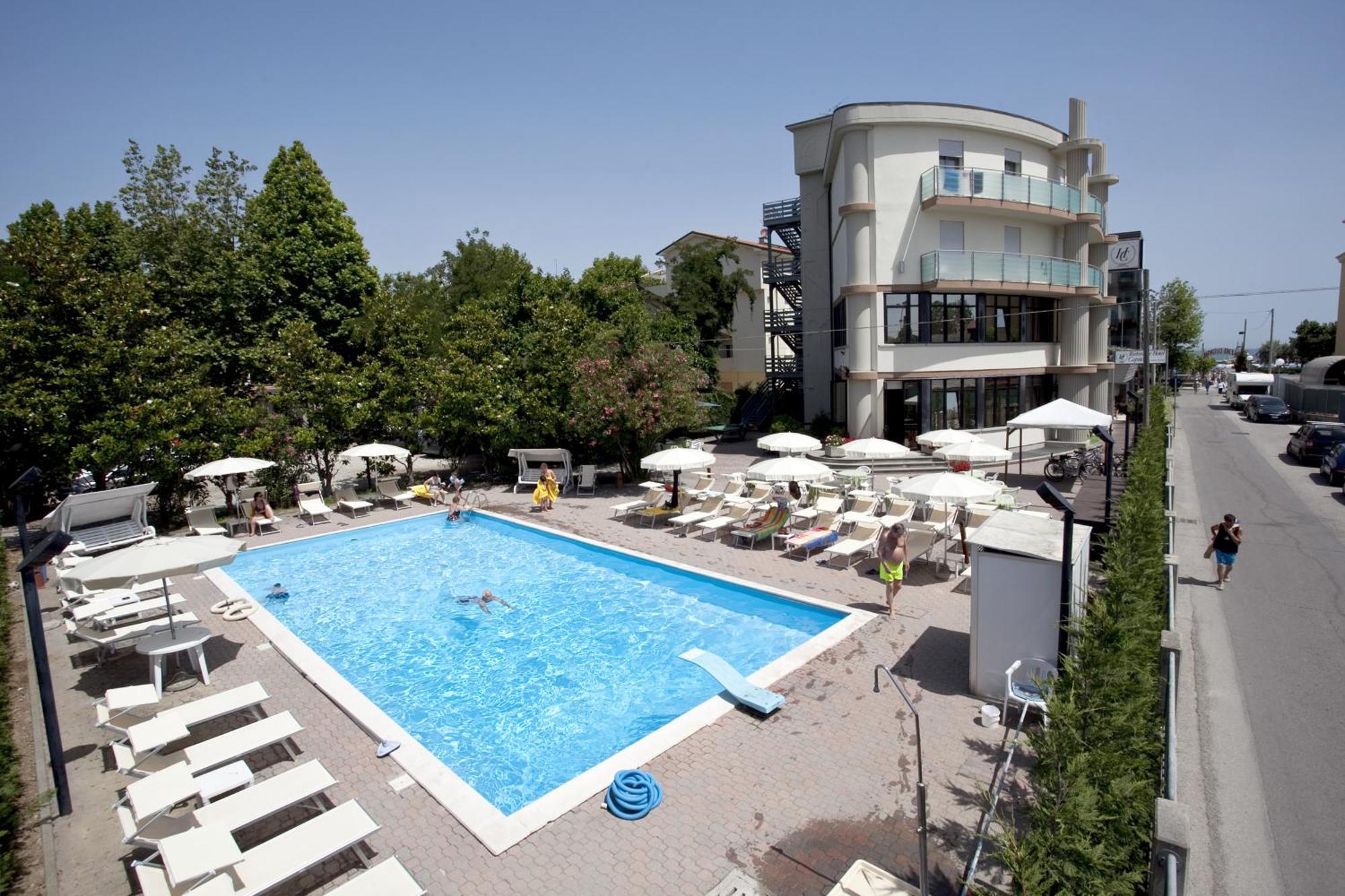 Hotel Capitol San Mauro Mare المظهر الخارجي الصورة